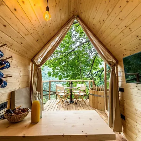 בית נופש Breathtaking Tree House Rentals Near Lake Bled, Slovenia בלד